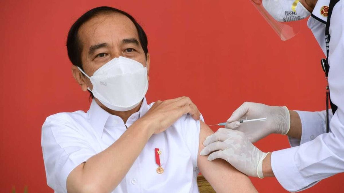 Očkování nejdřív pro mladé a pracující. V Indonésii mají senioři smůlu